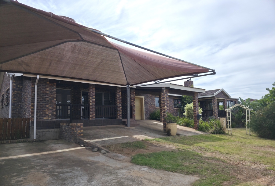 3 Bedroom Property for Sale in Wavecrest Eastern Cape